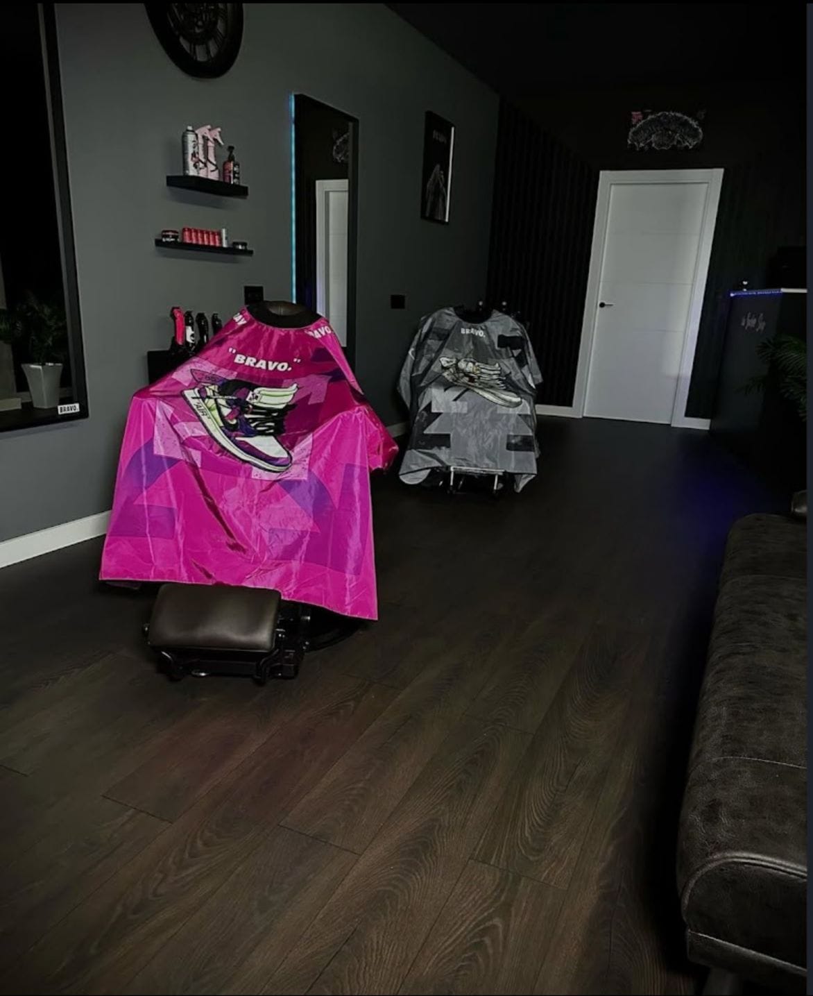 Interior de Barbería Valencia con sillones de barbería